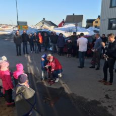 Barn i Vardø møtte opp og framførte sangen "Vardøvær". Fisken handler om hele samfunnet.